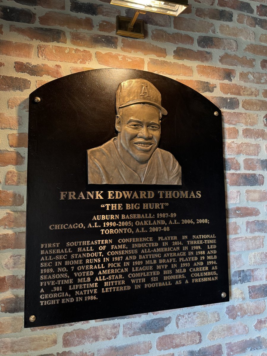 ⚾️ @AuburnBaseball honors @TheBigHurt_35 at the Hall of Fame Club, opening tomorrow on Opening Day on the Plains. Just 40 feet from home plate, the Hall of Fame club brings fans closer to the action than ever before. auburntigers.com/news/2024/1/26… #WarEagle