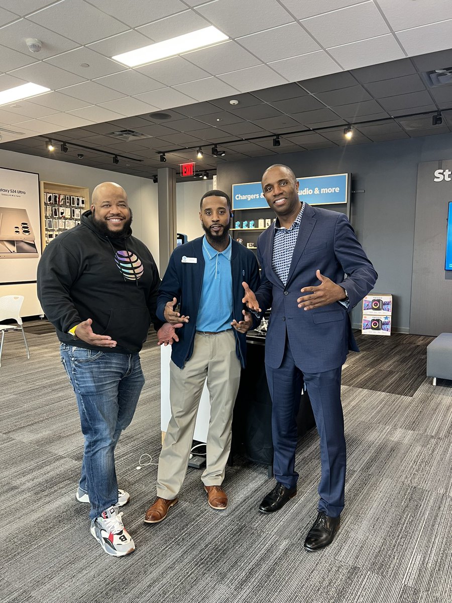 Providing top tier service with our business customer at the Goats Of Prosper. S/O to my manager @amlong_megan for helping from start to finish 🏁 #TakingCareOfBusiness #RoadToSummit2025

@Jamarlin_RSC @NTX_Diggs @dbustamante1210 @EricJGraham_ @NTX_Market @LynetteMAguilar