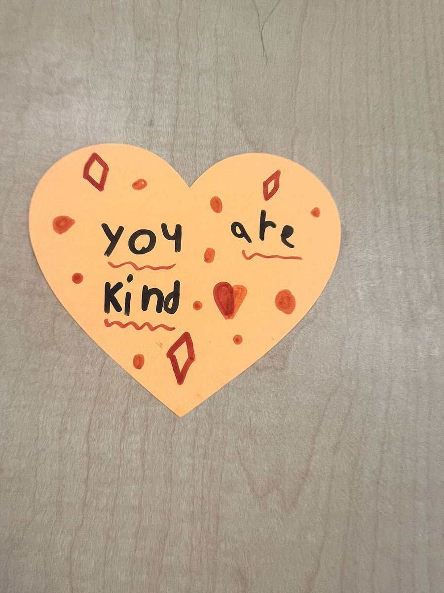 ms_grinham's tweet photo. Bringing kindness to others at CBES! We 💜 Kindness Week! #FabulousFirsties https://t.co/c8Q9mQLN5C