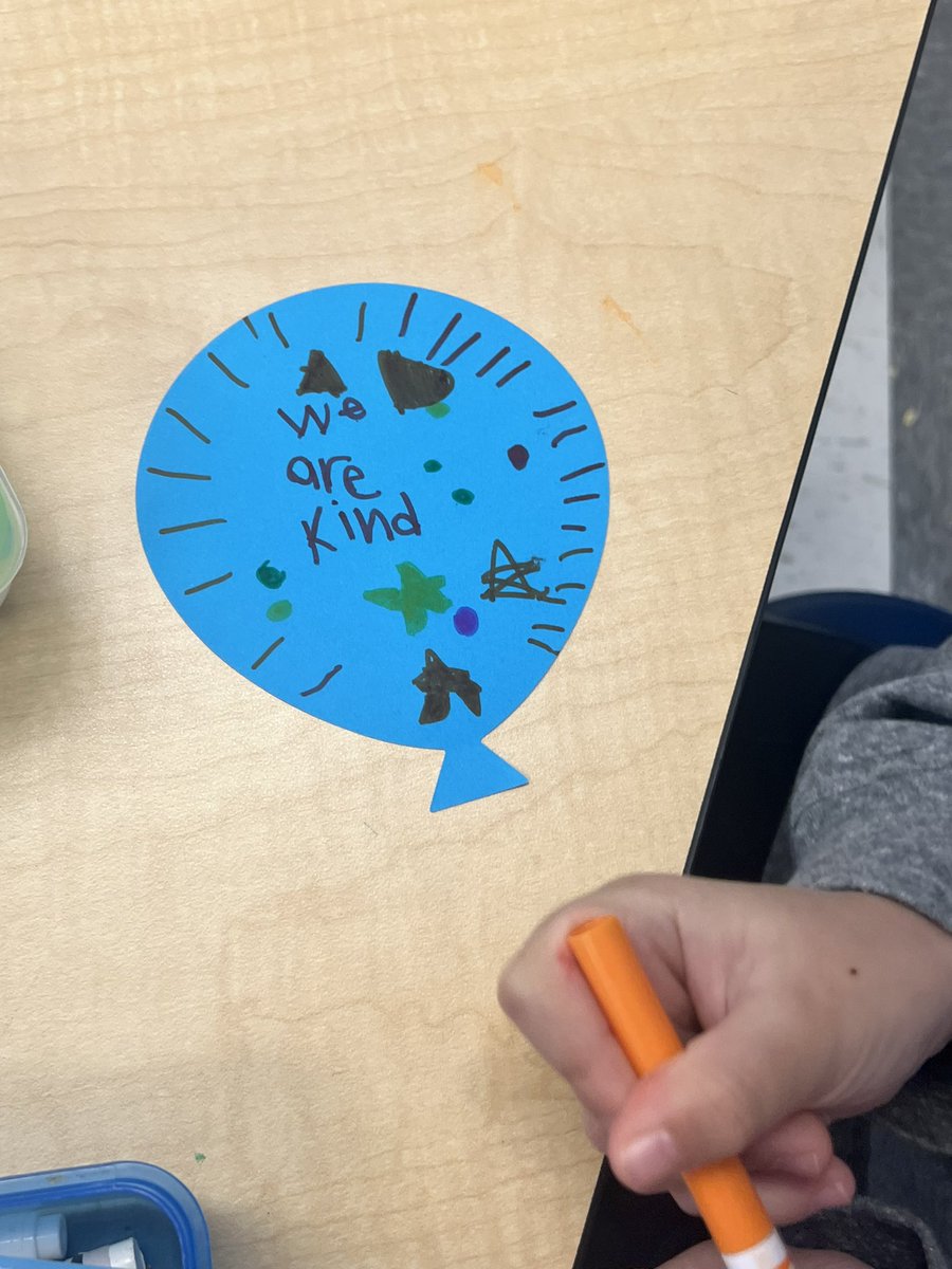 ms_grinham's tweet photo. Bringing kindness to others at CBES! We 💜 Kindness Week! #FabulousFirsties https://t.co/c8Q9mQLN5C