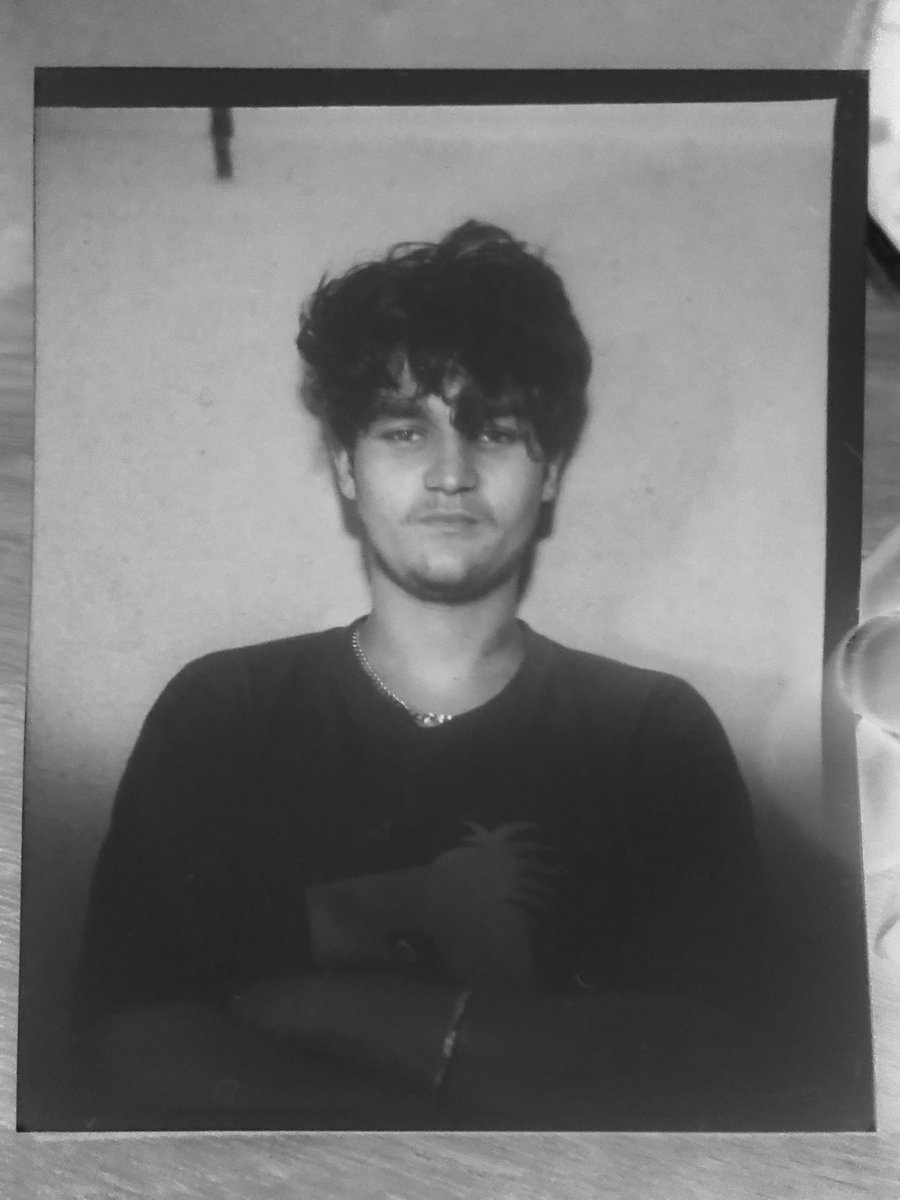 thenegshed's tweet photo. Three portraits of Zane.
#AfghanBox
#AfghanBoxCamera
#AlmostInstant
#TheNegShed
#kamraefaoree
#BoxCamera
#darkroom
#analoguephotography
@ilfordphoto
#ilfospeedGrade3
#papernegative
#believeinfilm
#Sunny16Podcast
#TheNegShed
#portrait https://t.co/jMHY98ceHi