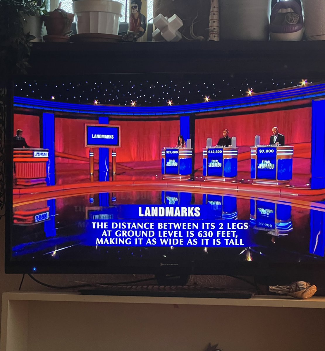 No one got final jeopardy right today but everyone in stl will