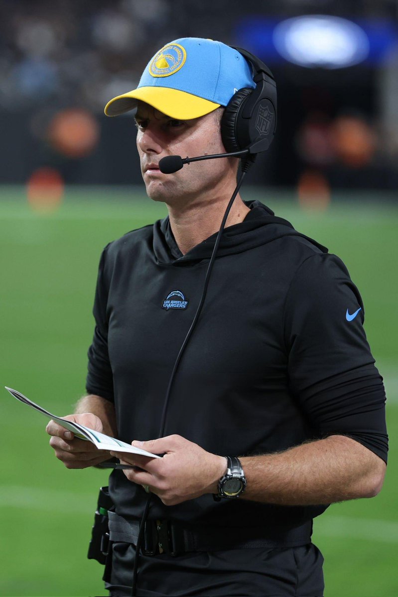 SKProFootball's tweet photo. League circles believe the San Francisco 49ers will end up making former Chargers head coach Brandon Staley their next defensive coordinator.
(via @ProFootballTalk)
#NFL #BrandonStaley #Chargers #Niners https://t.co/n16aZZTCsH