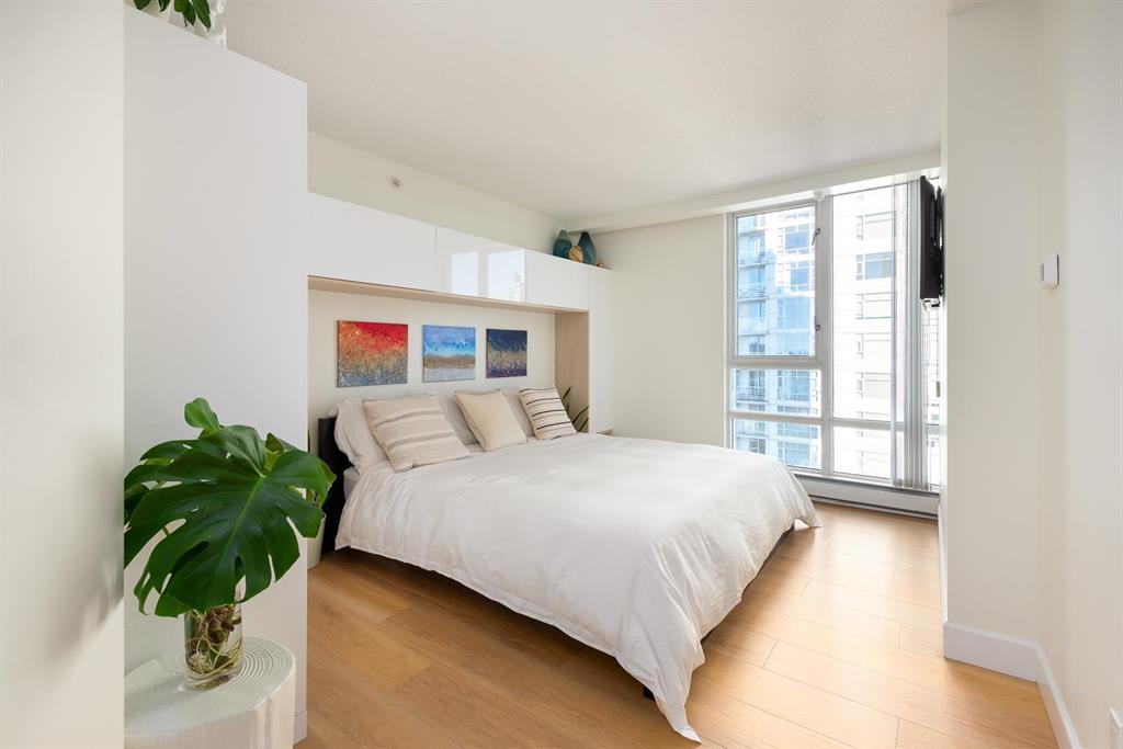 Featured Listing: 
Experience waterfront living in Marinaside. The residence boasts superior appliances and finishes for a seamless move-in experience. 
Address: 2503 -1201 Marinaside Crescent, Vancouver
Price: $1,938,000
Features: 3 Bedrooms, 2 Bathrooms, 1244 sq ft