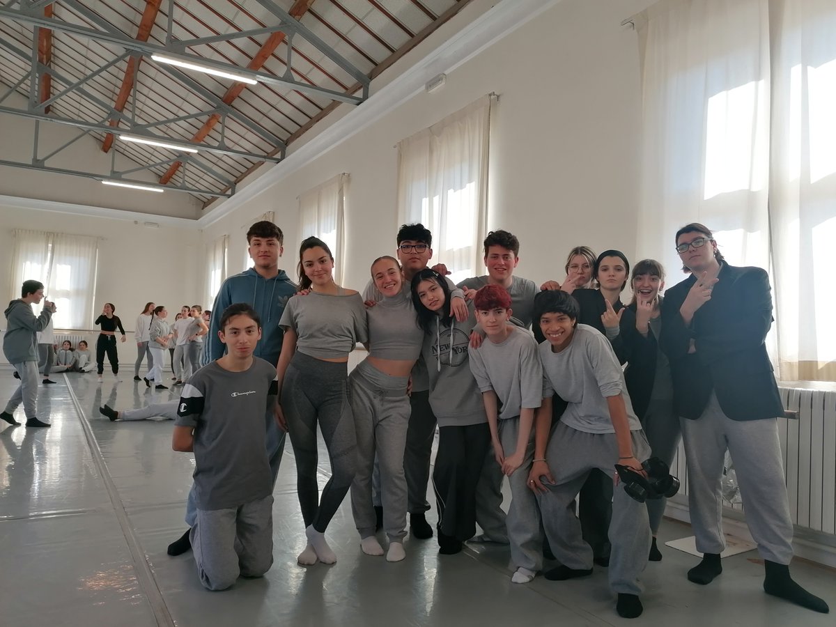 iesvp's tweet photo. Nuestro alumnado del #BachArtesEscénicas sigue dándolo todo en el @CDanzaZGZ para el espectáculo #Plástico a celebrar en el @TeatroZgz en abril.
@cpmariadeavila @RedEvolucionAr @InnovaEducAr @periodicoaragon @HeraldoEscolar #DistritoDanza
#elVirgentienearte #elVirgendejahuella https://t.co/bJl9zD7sOz