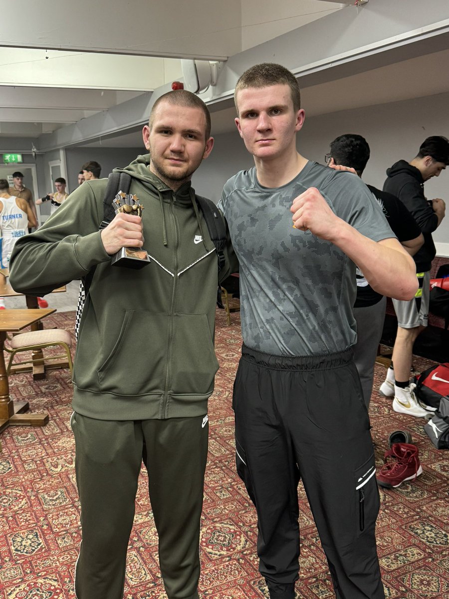 Great Fight from these two tonight. Gave it their all,lost on a split,massive improvement, lasted 3 rounds, That first win is coming🥊🥊
#boxing#amateurboxing#englandboxing