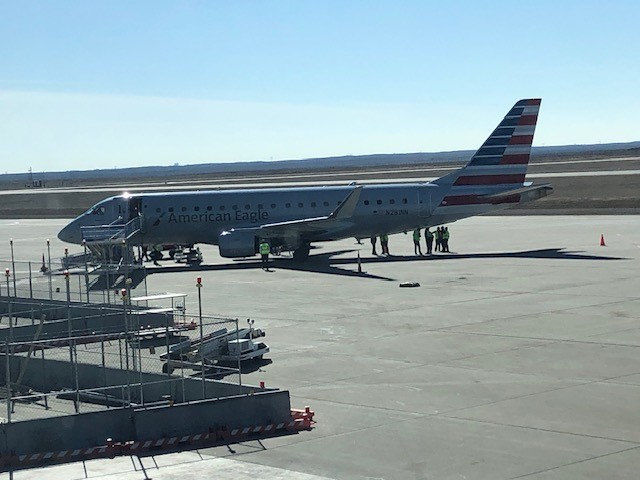 GCKAirport's tweet photo. E175 @ GCK! Daily service with American Airlines to DFW! https://t.co/wOiBG5pVqy