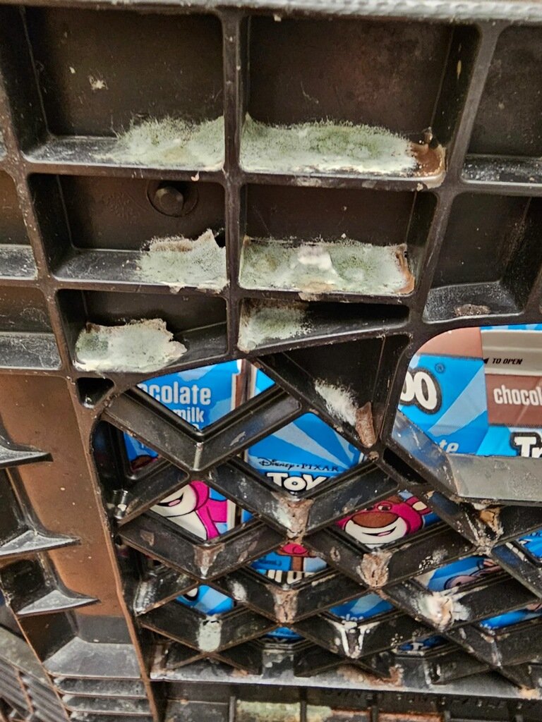 StaciCrosswell's tweet photo. @MeadowGoldHI 
Why would you send this to a elementary in this condition?!?!
Is this how you keep your facility?
Do better. https://t.co/wIwAgylnuc