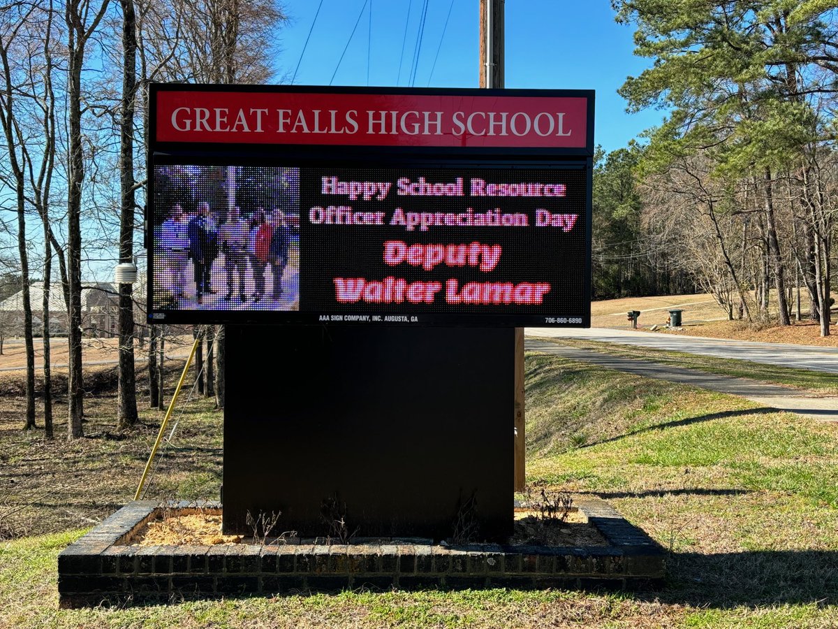 Dr_JSanders's tweet photo. Happy National SRO Appreciation Day to our very own Deputy Walter Lamar! We are so thankful for his unwavering dedication &amp; hard work towards keeping our school community safe. Thank you, Deputy Lamar, for all that you do for us in Red Devil Nation! #BetterTodayGF @ChesterSheriff https://t.co/3rp4joB1LO