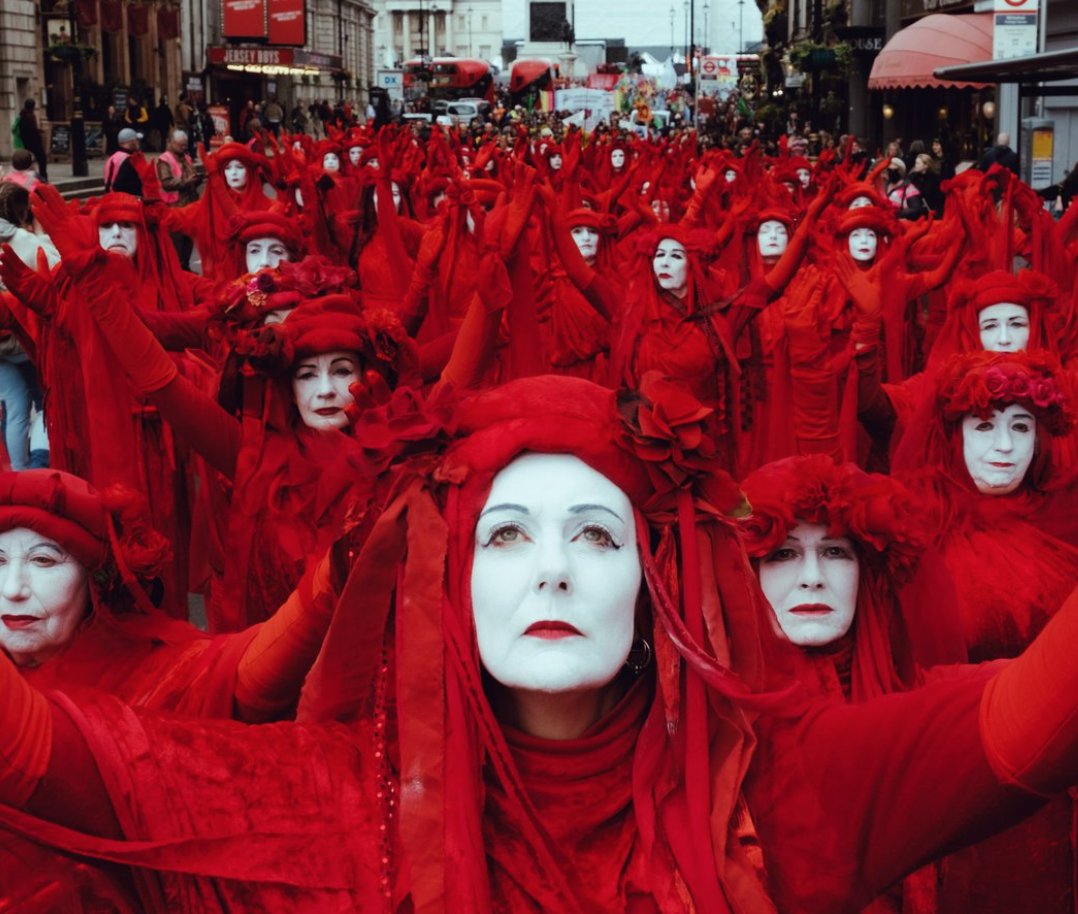 People are invited to take part in a MOCK-FUNERAL FOR NATURE procession, through the streets of Bath to help raise awareness and make change happen, especially for the UK, which is now ‘one of the most nature-depleted countries on earth’ coderedfornature.uk/afuneralfornat… Red Rebels, drums