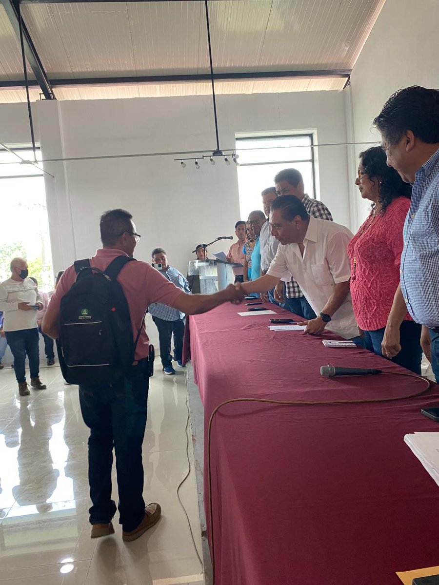 RAN_Nacional's tweet photo. Nuestra representación de Oaxaca realizó Jornada Agraria Itinerante para el levantamiento de testamentos agrarios así como para la entrega de documentos agrarios en la comunidad de San Juan Bautista Tuxtepec.
#ElRANCercaDeTi https://t.co/N2RMAFgUSl