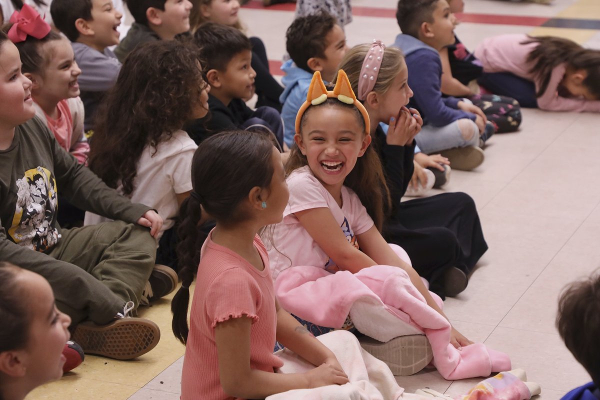 SBCountySchools's tweet photo. Todayโs Literacy Assembly at Valle Vista Elementary in the Central School District did not disappoint! Christopher T. Magician stoked and fanned the imagination of our kiddos. Even our youngest laughed, screamed and got into the act.
#TransformingLives #Vision2Read https://t.co/AnGPPL3tyc