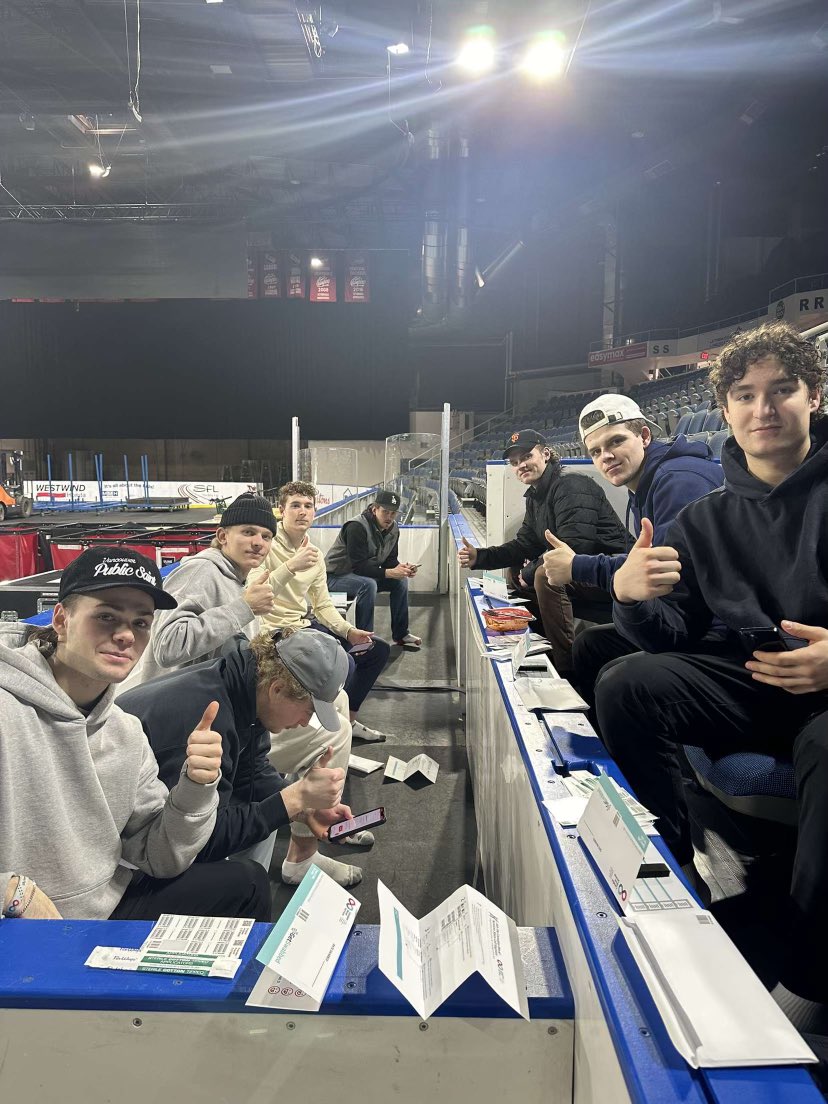 Every year, hundreds of Canadian patients wait for a life-saving blood stem cell transplant. You could save someone’s life by joining <a href="/CanadasLifeline/">Canadian Blood Services</a> stem cell registry - like our <a href="/hkygivesblood/">Hockey Gives Blood</a> ambassador, Logan Wormald, and teammates did. 

Details: blood.ca/en/stemcells/d…