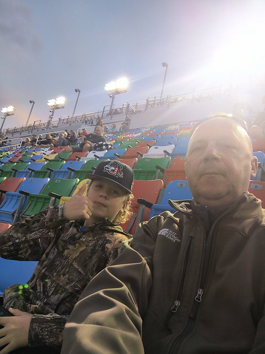 Otter5185's tweet photo. Duel at Daytona!   #NASCAR https://t.co/Z9iONm82rY