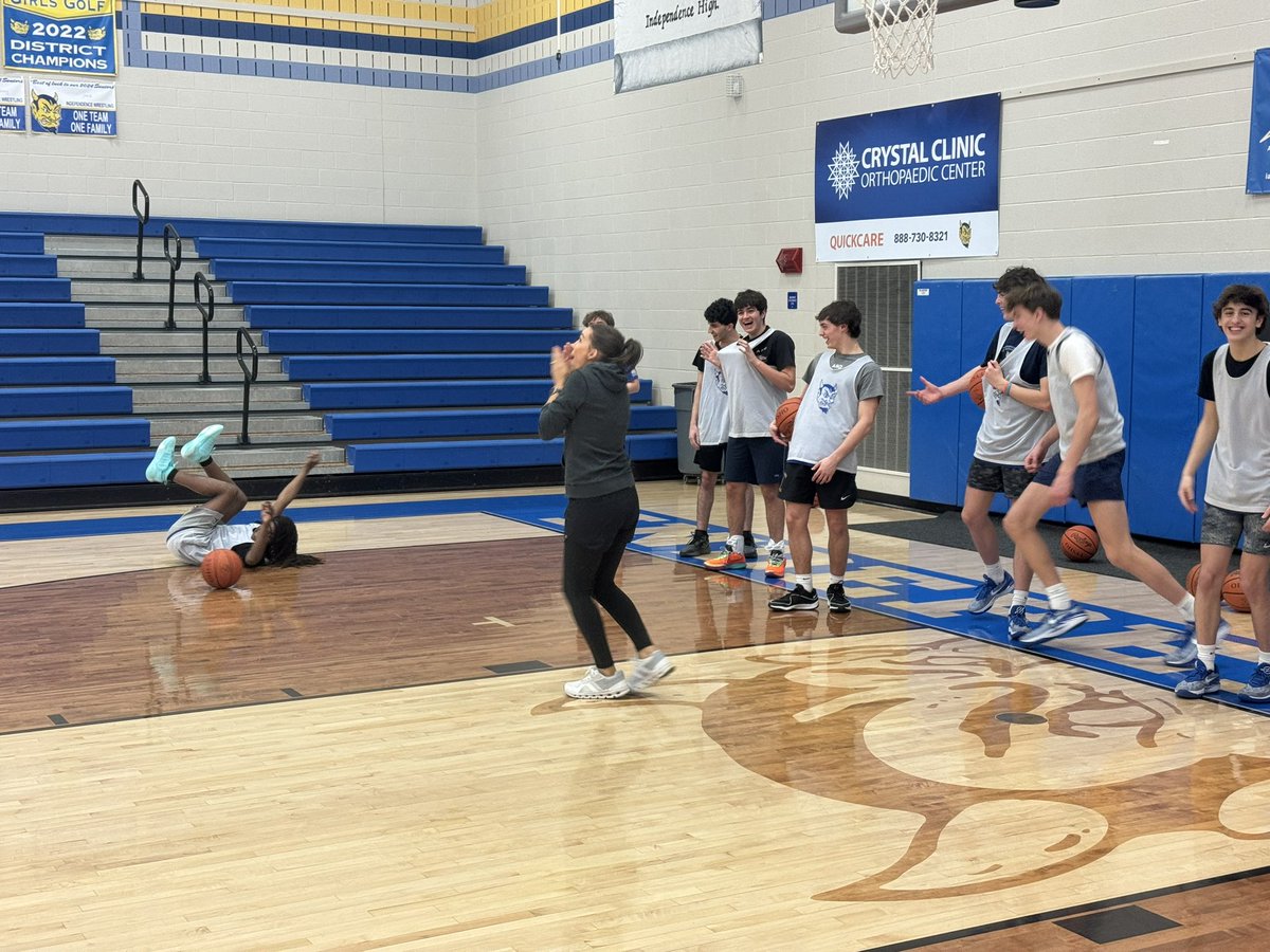 Having some fun at our Educator Appreciation Practice today. @YourIndySchools has some teachers & administrators that can shoot the 🪨! #FullBenefit #Mudita @mjanatovich @IndySuper