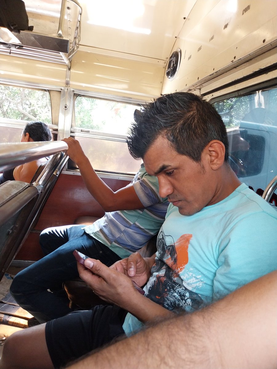 alezandro944983's tweet photo. Un chacal se sento junto a mi en el bus se la agarre  y lo masturbe, buena pija tenia #sigueme #comparte https://t.co/w7bV00Vooh