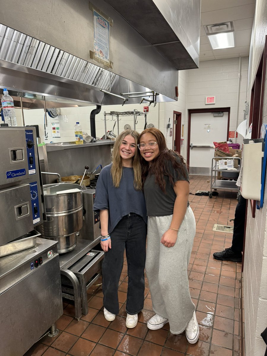 wcsFHSmrktg's tweet photo. FHS Culinary students hard at work, preparing tonight’s pregame meal for @wcsFHSHoops
FHS Marketing, Social Media & @wcsFHSdeca (Restaurant & Food Service Management Series event) students assisted with event planning.
#StudentFirstCollaboration
@wcsFHS #TheFlagship⚓️ https://t.co/FKHfDoMvLw