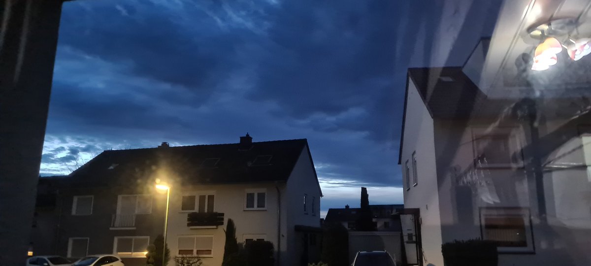 PrimaMilkTea's tweet image. #photo #mobilecam #mobilepic #dawn #sundawn #sky #sonnenuntergang #himmel #wolken #clouds #street #streetlight #houses #laterne #strassenlaterne #häuser

My evening today
