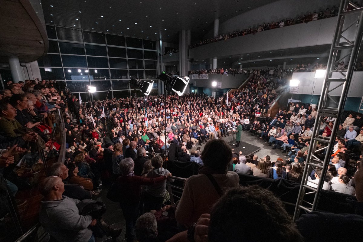 Estamos moi cerca do cambio 💙 É o momento de abrir un tempo novo para construír #AMellorGaliza!

Poñamos en marcha unha mobilización masiva o domingo e unamos con ilusión todo o voto do cambio na papeleta do BNG para facer historia coa primeira presidenta.

#ÉAgora