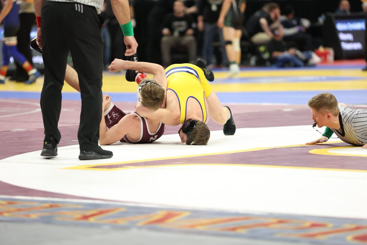 Jace Kennel picks up a 51 second pin to advance to the quarterfinals here at the NSAA State Tournament‼️🔥

📸: Cara Price