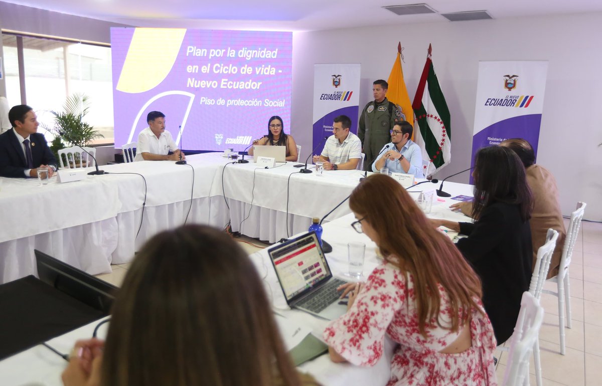 DHumanoEc's tweet photo. Autoridades de @Educacion_Ec, @Salud_Ec, @ViviendaEc, @DeporteEc, @Cultura_Ec, @Telecom_Ec, @DDHH_Ec, @EduSuperiorEc, @InfanciaEc, @Secretaria_PyN, @CancilleriaEc, @FinanzasEc, @MinGobiernoEc y @PlanificacionEc, en el marco de sus competencias, aportaron con distintos planes. https://t.co/KDTeBqhjaG