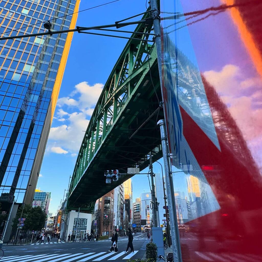 k_toyo's tweet image. Lines
12 Feb 2024
#cross #girderbridge #trafficsign #sign #line #walking #sky #buildings #架橋 #信号 #交差点 #散歩 #ビル #空 #標識 #横断歩道 #横断禁止 #reflection #反射  #夕方 #evening #総武線 instagr.am/p/C3YuXvevfFl/