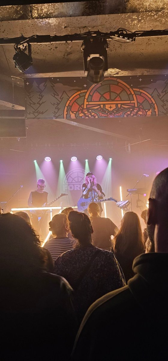 Becsum88's tweet photo. Having a spinal disc prolapse, with nerve impingement, causing sciatica on my left side plus bad hypermobility in both my knees... it made for a very painful evening dancing along to @ladyhawkeforyou, but it was totally worth the pain. Because tonight was utterly amazing <3 https://t.co/PSZnVDksxq
