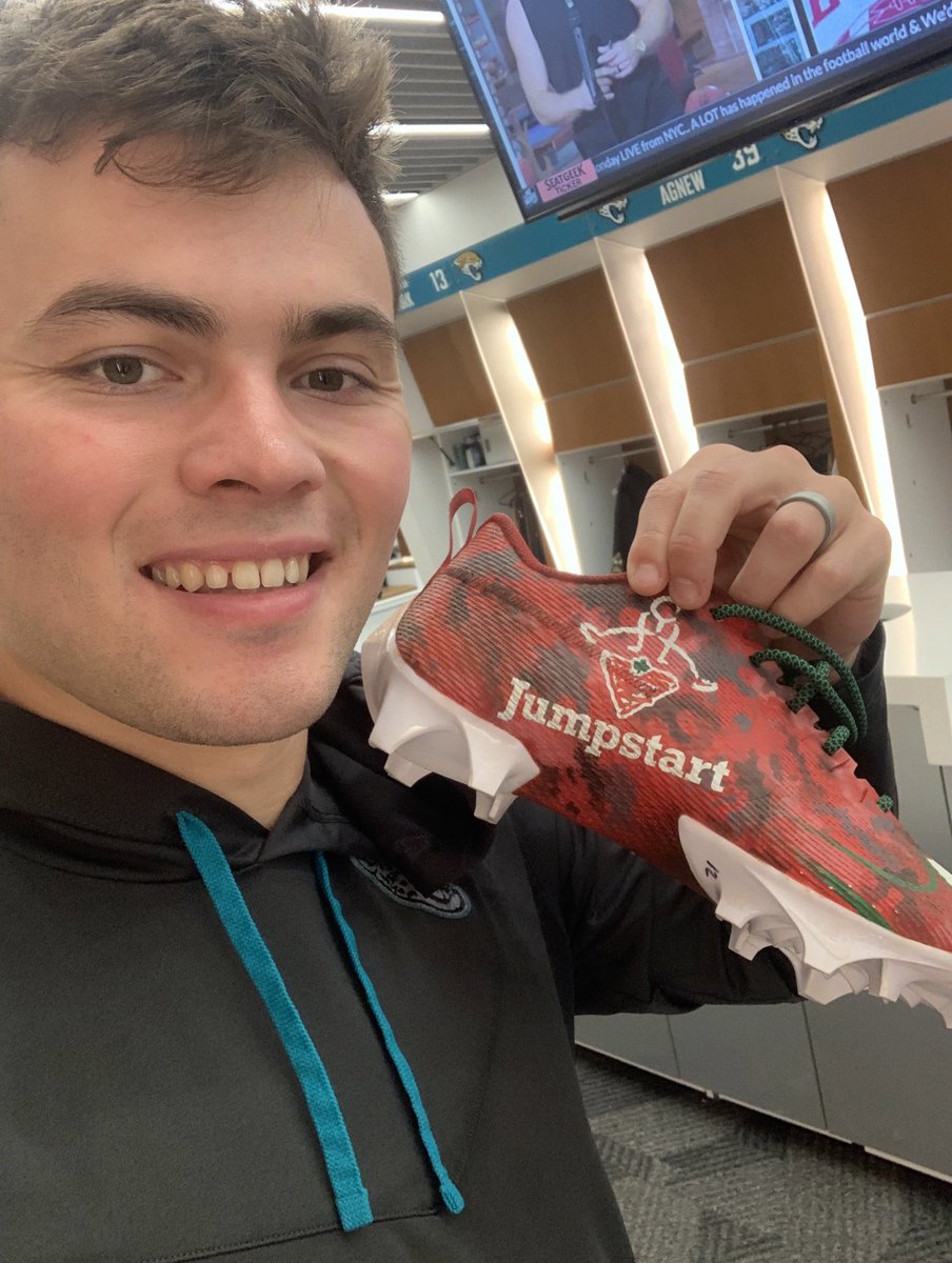 The auction for my custom cleats supporting @CTJumpstart is now live! 👟 All proceeds from the winning bid will go towards helping 🇨🇦 youth access sport and play with Jumpstart. Submit your bid here: bit.ly/49wHd6y