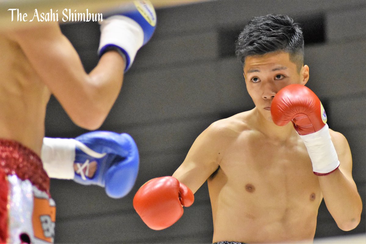 【前田の左】
2度目のタイトル挑戦へ「あと5日」
日本フェザー級1位
#前田稔輝(大阪・ｸﾞﾘｰﾝﾂﾀﾞ)
2020年末に対戦し、一発KO負けを喫した #大久保海都 さんは「意識を断つような左。気づいたら眠らされていた」と表現する。大の字に倒されたが、目立った外傷は残らないという不思議な一撃だった