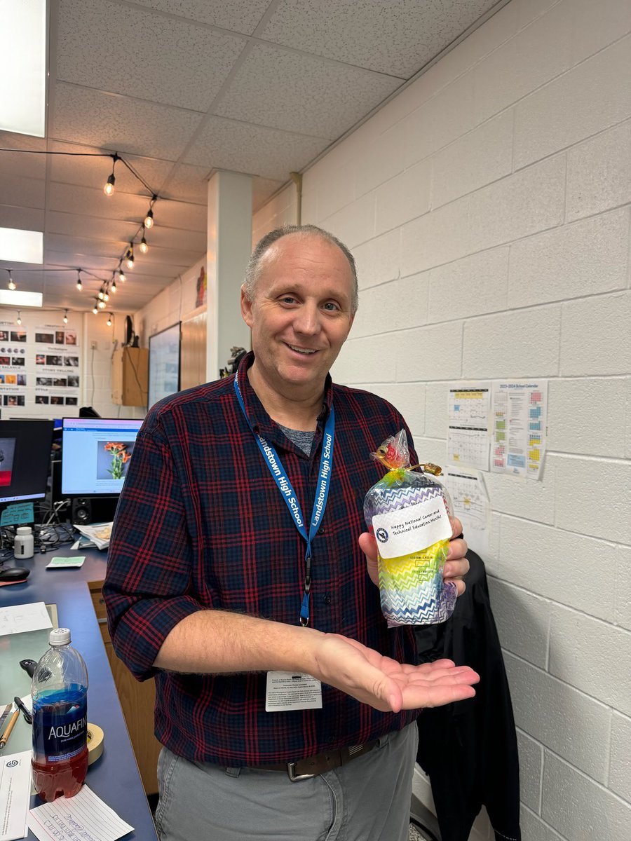 senorajenmorris's tweet image. February is Career &amp;amp; Technical Education Month. @LandstownEagles has some of the best @TCE_VBCPS teachers within @vbschools. Thank you @starbucks for your generosity to give our teachers beautiful and cool cups. #CTEMonth #EagleEngagement