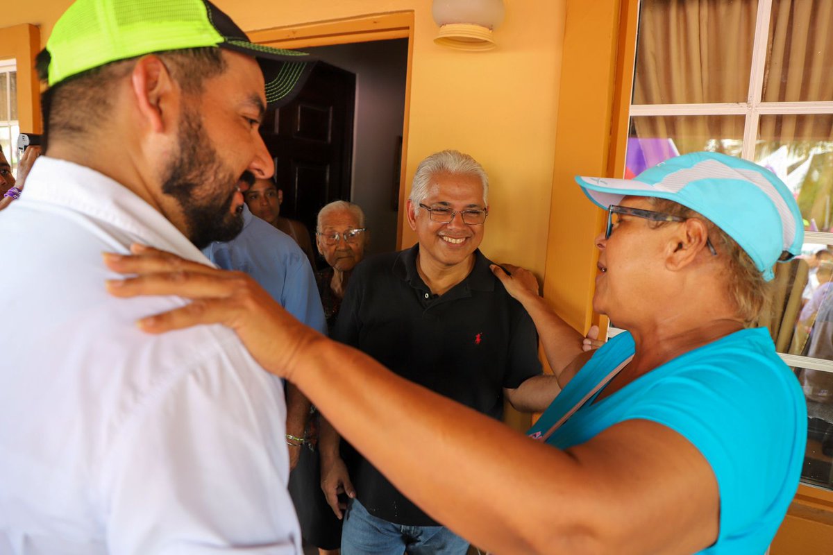 BlandonJose's tweet photo. Hoy estuvimos @romuloroux y yo en Bejuco #Chame. Las preocupaciones principales de los residentes giraron en torno al mal estado de las calles, el mal servicio de energía (se va a cada rato) y la necesidad de tener instalaciones médicas adecuadas. Con voluntad y capacidad, el país va a mejorar para tí y los tuyos #LoBuenoViene #Vota4
