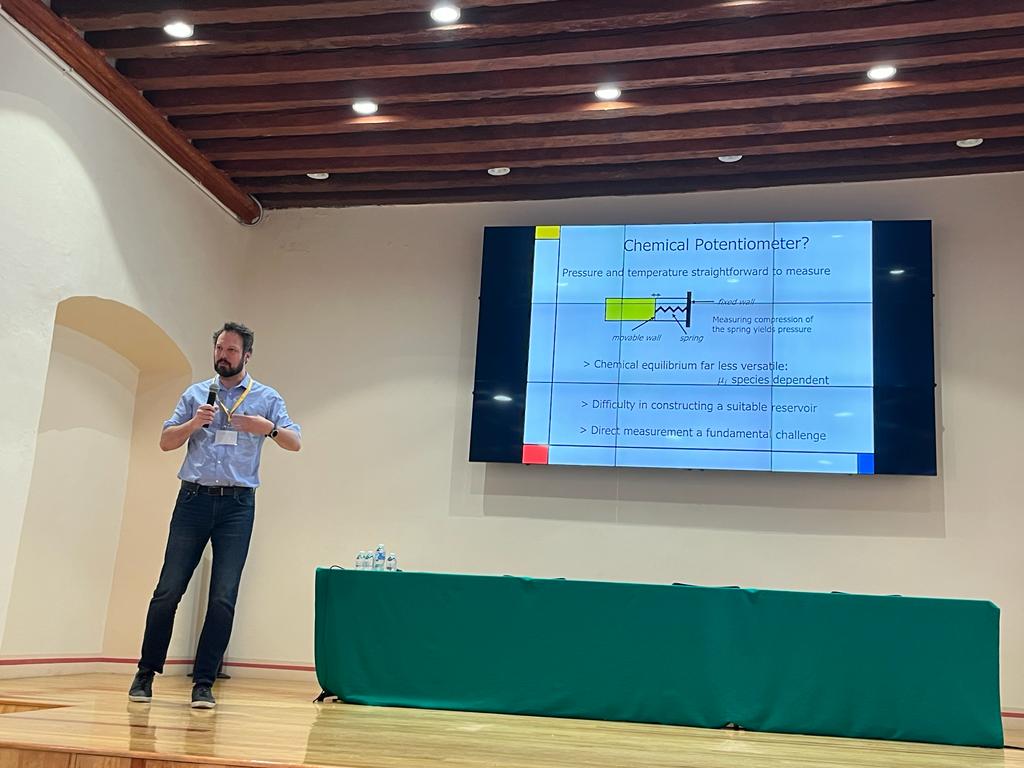 Paco Alarcon (@paco_alarcon) on Twitter photo Prof. Dirk Aarts <a href="/AartsLabOx/">Aarts lab</a> from <a href="/UniofOxford/">University of Oxford</a> starting the 2nd day of the <a href="/LIIWMSP/">LII Winter Meeting on Statistical Physics 2024</a> Prof. Dirk Aarts <a href="/AartsLabOx/">Aarts lab</a> from <a href="/UniofOxford/">University of Oxford</a> starting the 2nd day of the <a href="/LIIWMSP/">LII Winter Meeting on Statistical Physics 2024</a>