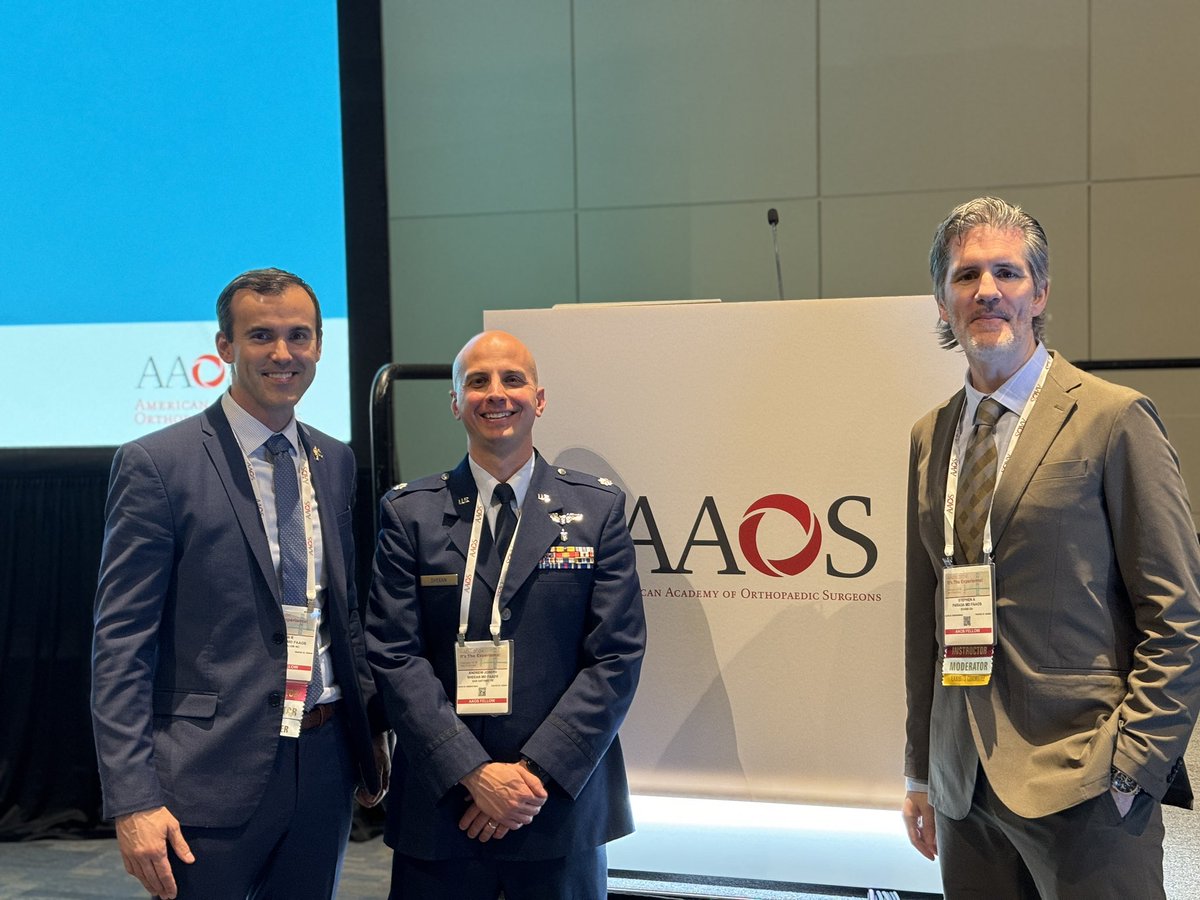 Back at it today with posterior #shoulder instability ICL at #AAOS2024 . Great panel discussion with @SaraEdwardsMD @H2O_SportsMD. Top notch moderating by @SParada_MD who taught us how to handle the tough ones! @AAOS1