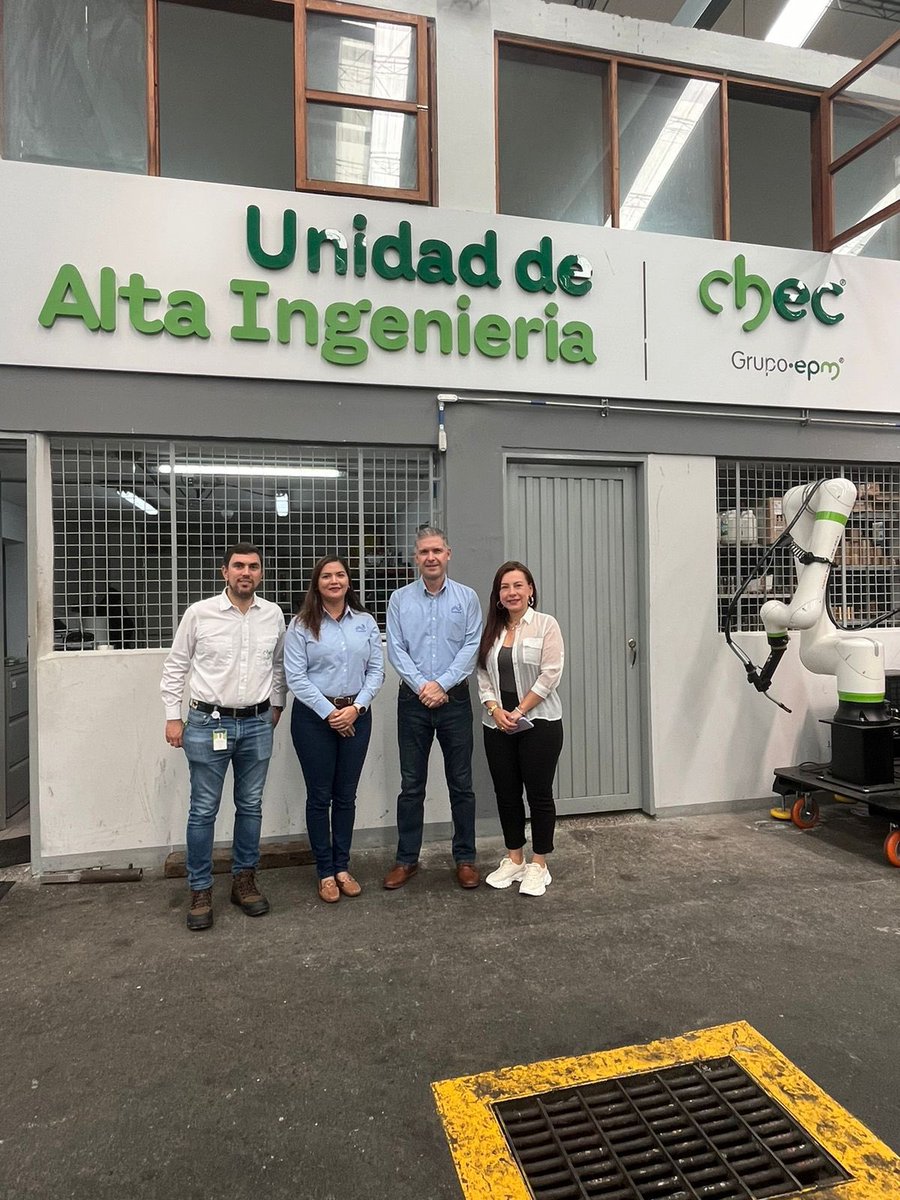 CCManizales's tweet photo. Iniciamos recorrido con el equipo de @Cotecmar 👉👉 con el propósito de identificar capacidades de las empresas del @ClusterMetalMzl 👇👇 para afianzar el relacionamiento comercial 👏👏 https://t.co/ASJdEgSFdz
