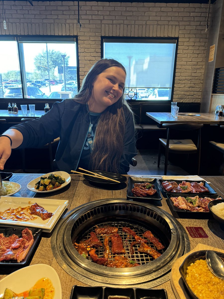 Happy 5-year work Anniversary to this beautiful soul @Samanth_St !!! Absolute pleasure working with you and hope you enjoyed your anniversary lunch from AT&T, I know I did 🤣🎊🎆🍱🥓😋 @VirtualSalesExp @EdgarDiazVSE #LifeAtATT #workanniversary #JBBQ