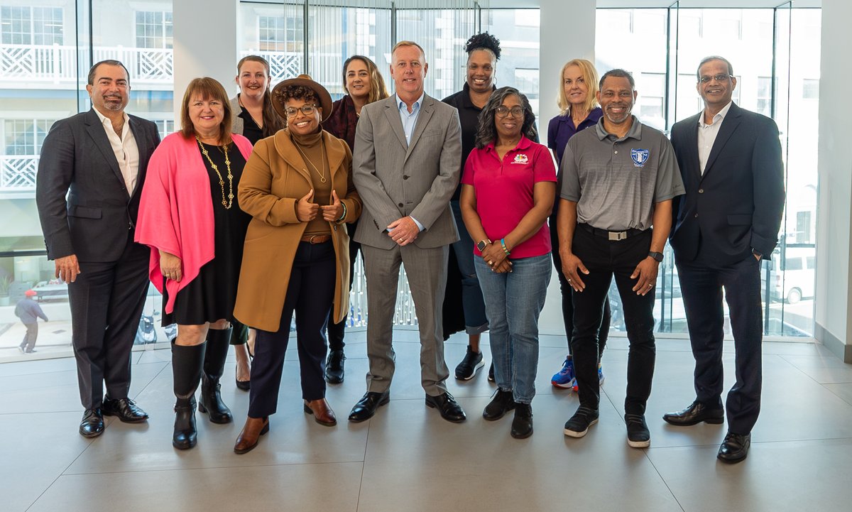 ClarienBank's tweet photo. Clarien is committed to making a positive impact in the Bermuda community.  We’ve recently donated more than $130,000, to 12 charitable organisations and non-profits.

Learn more: https://t.co/tesYtf48Vr https://t.co/GtZdfN8doI