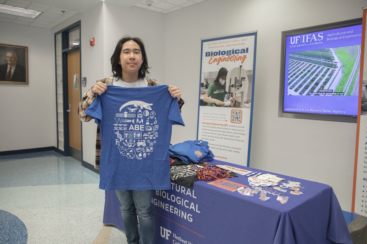 UF_ABE's tweet photo. These amazing students made sure their #TwoBits counted! Will you join them in shaping the future of UF Agricultural and Biological Engineering? Every bit counts! Make yours count at the link below. 🌱💡
➡️ https://t.co/f8iP7KUFMl https://t.co/YUfRAMKZlC