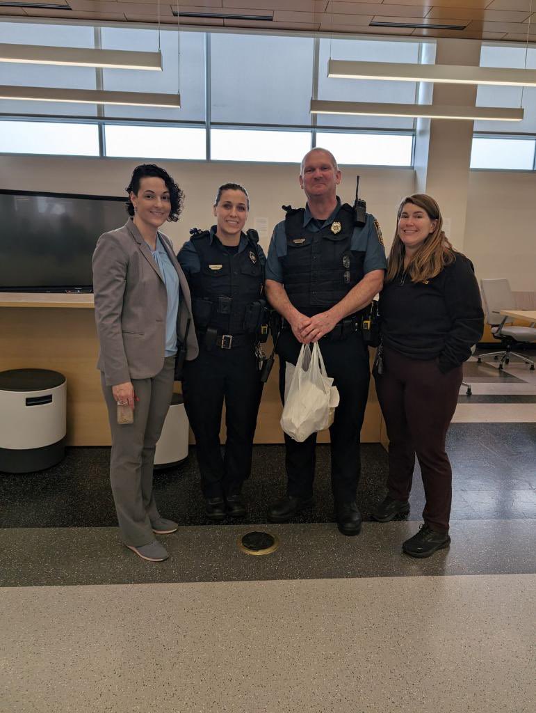HSHS_Principal's tweet photo. .@WeAreHSHS loves our SROs and our SSO! 📸.@JoAnaMJSmith https://t.co/7NGrUrhRku