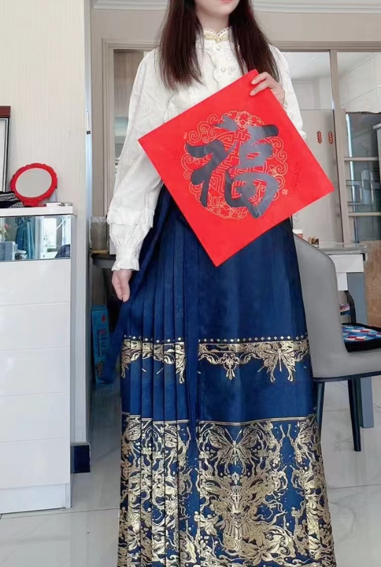 changsiwei's tweet photo. 水一把～ 请猜一猜马面裙里有什么🤔
#伪娘 #男の娘 #女装大佬 #丝袜母狗 #菊穴 #肛塞 #CDMX #承德 https://t.co/d6rzmNhzfc