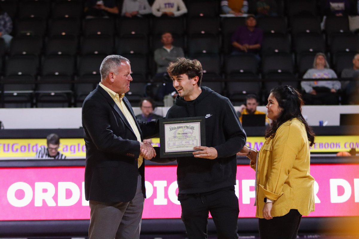 @timcoutras was tonight’s Scholar Athlete of the Game! #WingsUp | #AimHigh