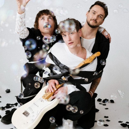 MusicNewsWeb's tweet photo. Blackout Problems release new single 'Whales' - #blackoutproblems @blcktprblms #blackoutproblems https://t.co/FfMF1kla0s https://t.co/2LlMKjrIUR