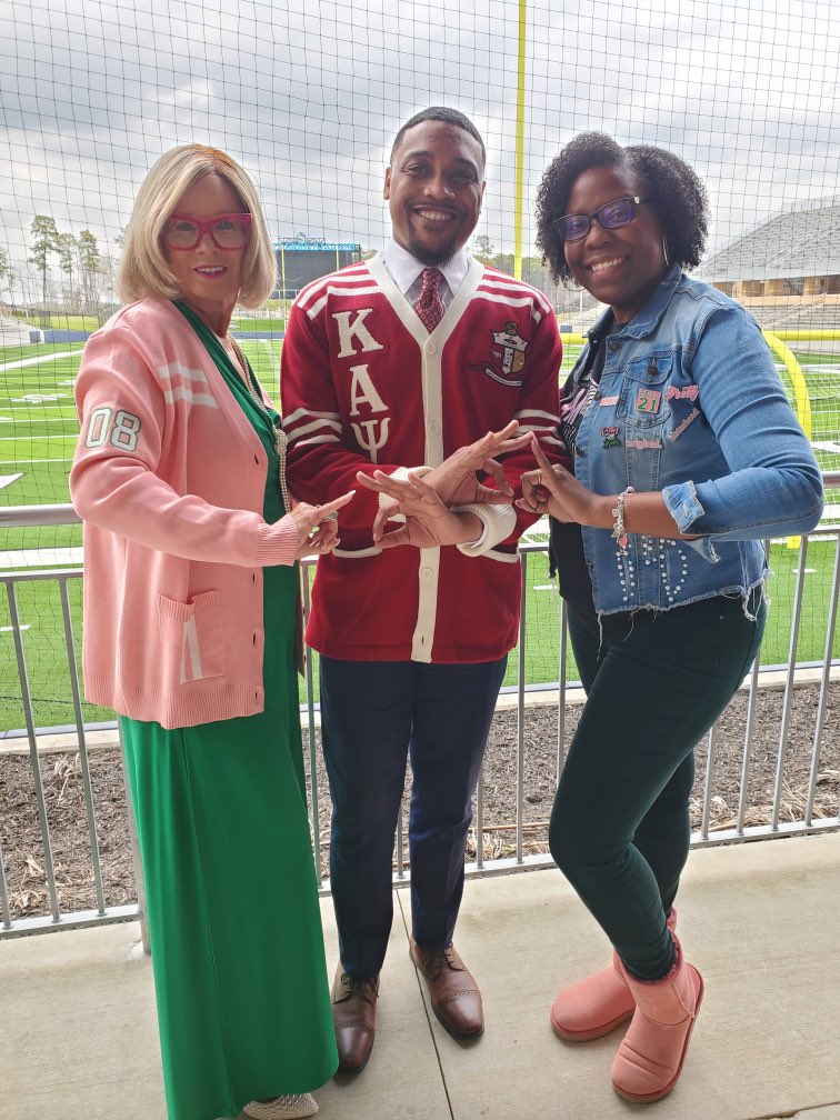 jleemed's tweet photo. Family 👌🏾 Spring ISD’s D9 photoshoot was a success! It’s always good to fellowship with the work family! https://t.co/MWU0rDb2Hy
