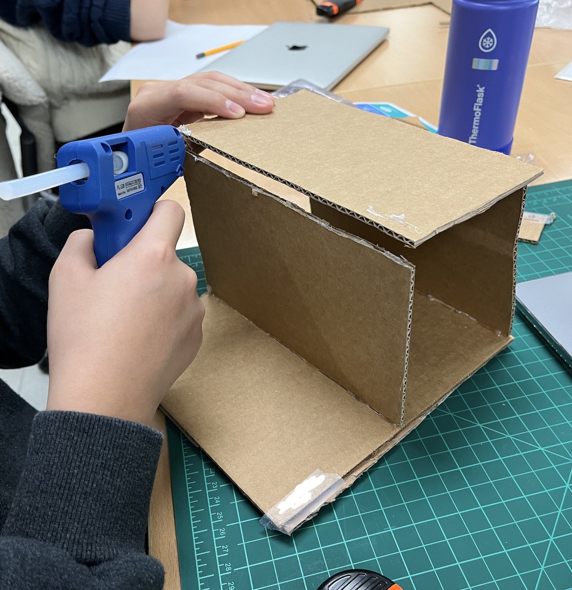 msjamie_tweets's tweet photo. Day 1 of G7 Ss working on creating their final products 🥳 Can you guess what they're making? #ibmypdesign #mypdesign https://t.co/XCVRrhqqbS