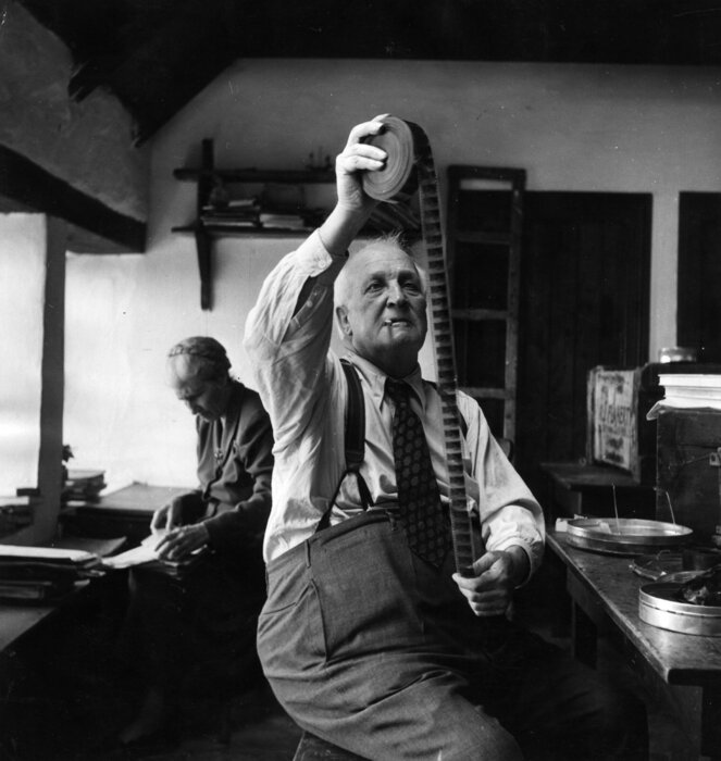 NathanFrancis__'s tweet photo. "All #art is a kind of exploring. To discover and reveal is the way every artist sets about his business."
🎞 #RobertFlaherty, American filmmaker and the father of #documentary film ("Nanook of the North"), was #BOTD 16 February 1884. #Film #Filmmaking https://t.co/rCgfxvVctj