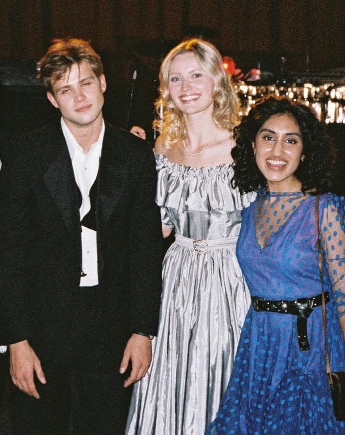 ncrmalpeople's tweet photo. emma and dexter in 1988 🧸🫂 https://t.co/6ezw8Ntyd6