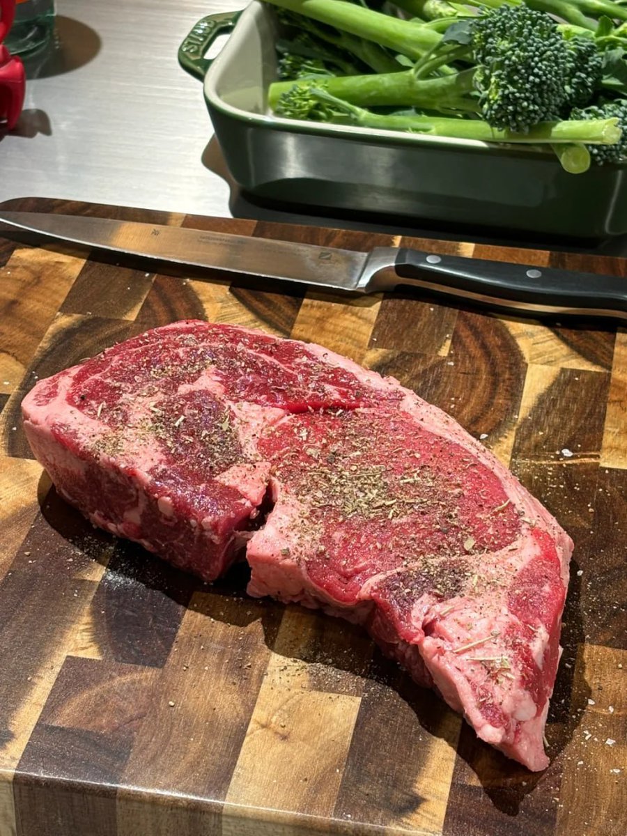 Keysahoki's tweet image. After a long day,  go back home. Cooking my dinner, listening to Symphony, checking email. That's how my night going ✨📷 📷 ✨