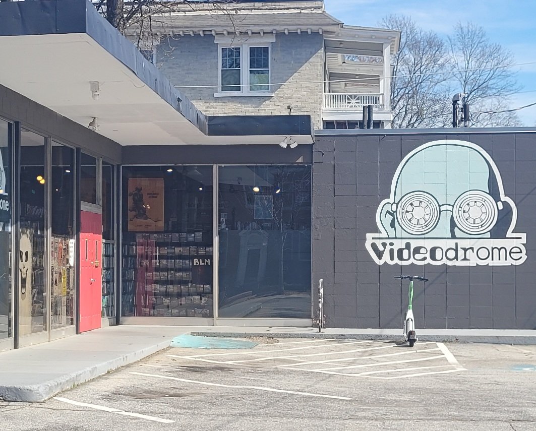 mpgems's tweet image. Today during my short visit to Atlanta, I had a chance to stop in to Videodrome, an AMAZING video rental store with the largest collection of films I've ever seen! Also passed by the Plaza Theater where they screen classics! Have to come back one day when I have more time