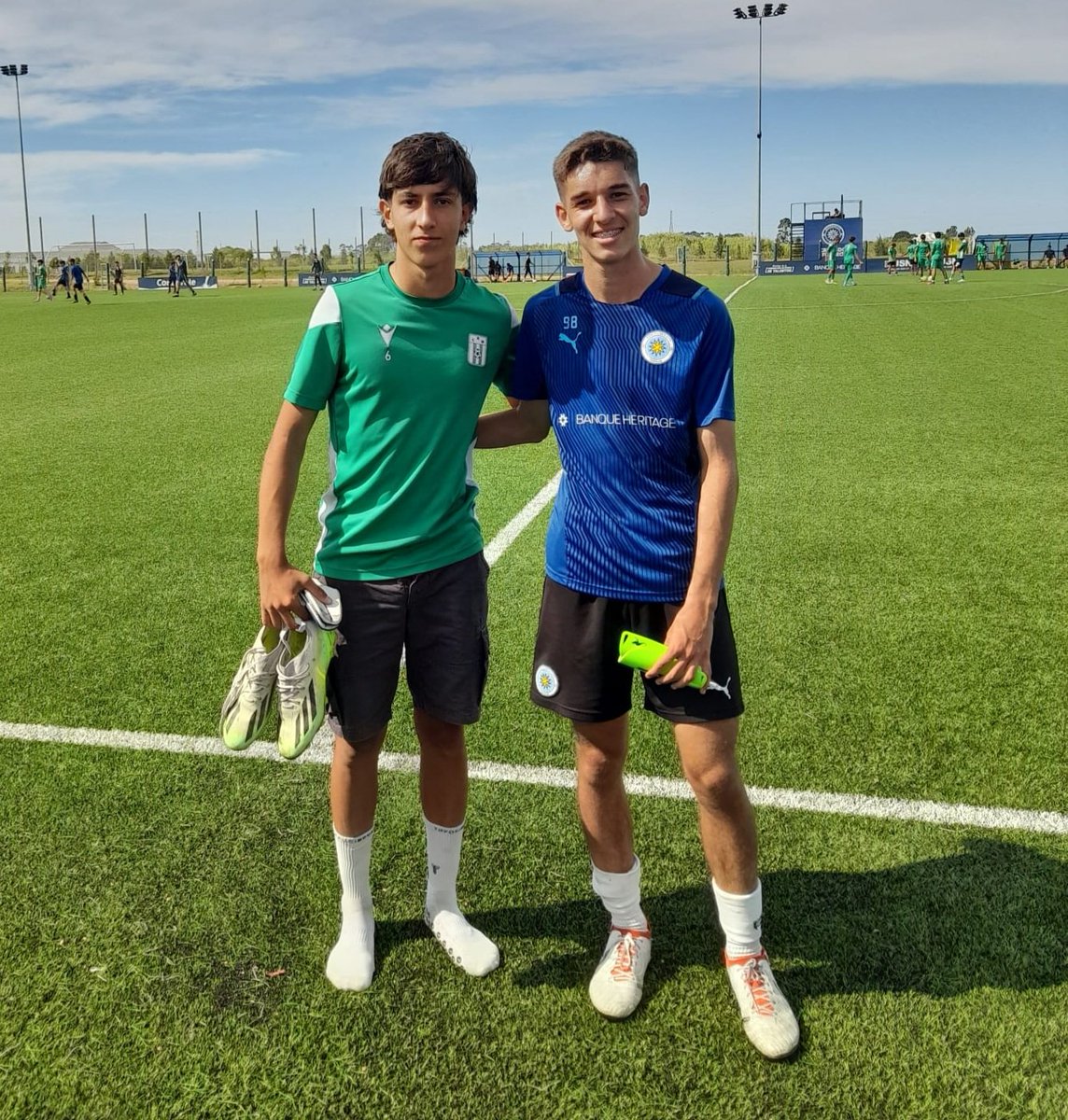 OlimpiaDeMinas's tweet photo. Diego "Toto" Lezcano (20 años) y Lautaro Silvera (16) jugarán en equipos del fútbol uruguayo este año.
El primero mencionado ya es jugador de @mwfc_oficial , mientras que el otro (en la foto, a la derecha) cerrará su pase a @MvdCityTorque en las próximas horas. https://t.co/7TwtMAGcUq