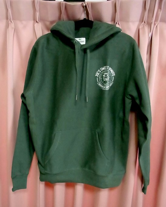 シクオペでパーカーほしい～～とご要望あったので作った

アメリカ～ンながっしりした厚み重みのあるプルオーバータイプをボディに選択(Sサイズ)
グリーンとネイビーの二着作ったのでまた事務所に送らせていただきます 