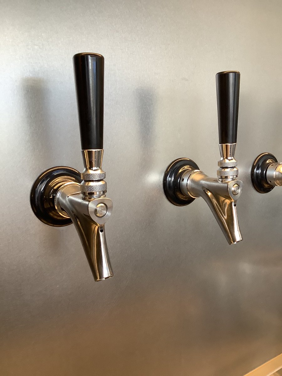 matsuribrewing's tweet photo. 本日22時までオープンしてます!
外があったかいのでビールが美味しく飲めますね〜🦊
#祭醸造
#beertogo #クラフトビールの飲める店 https://t.co/gliocPPJcb